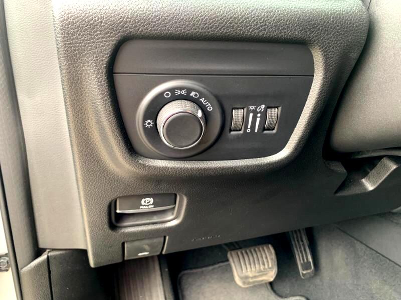 Jeep Grand Cherokee Laredo 4WD 2024