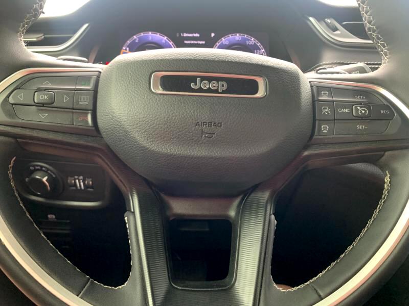 Jeep Grand Cherokee Laredo 4WD 2024