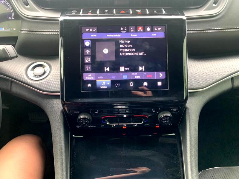 Jeep Grand Cherokee Laredo 4WD 2024