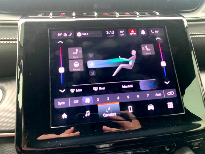 Jeep Grand Cherokee Laredo 4WD 2024