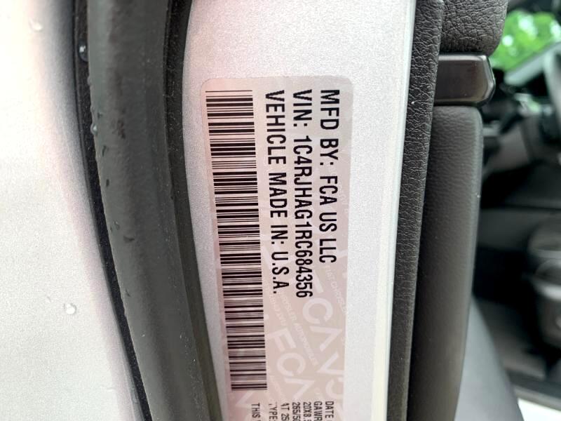 Jeep Grand Cherokee Laredo 4WD 2024