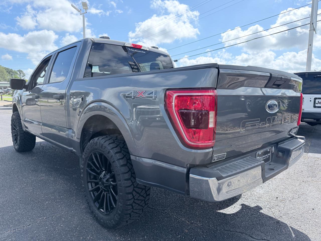 Ford F-150 XLT 4WD SuperCrew 5.5' Box 2023