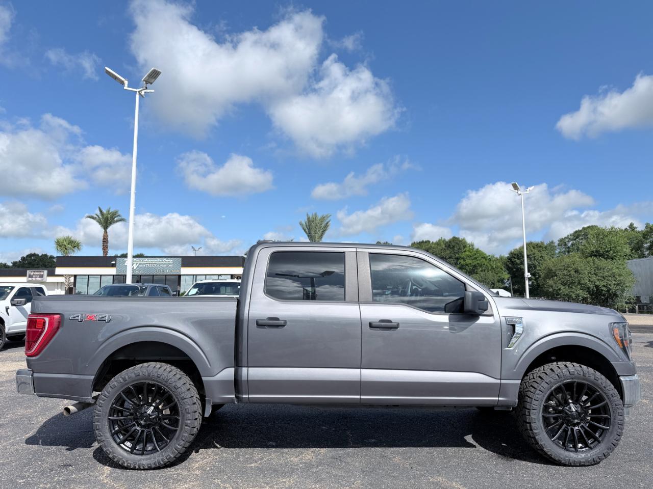 Ford F-150 XLT 4WD SuperCrew 5.5' Box 2023