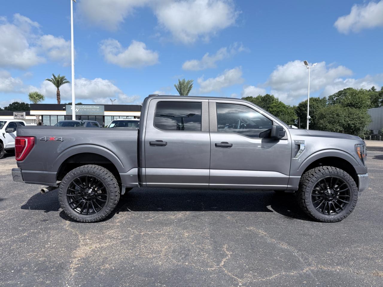 Ford F-150 XLT 4WD SuperCrew 5.5' Box 2023