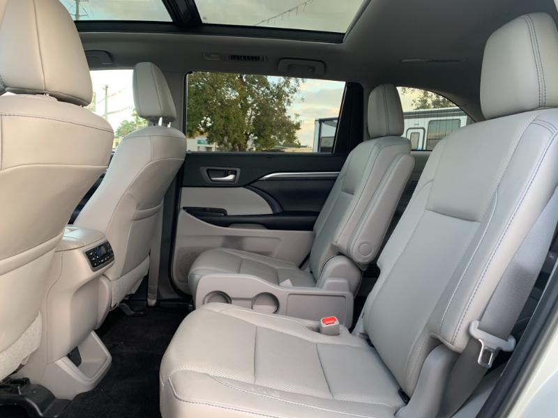 Toyota Highlander Limited FWD V6 2019