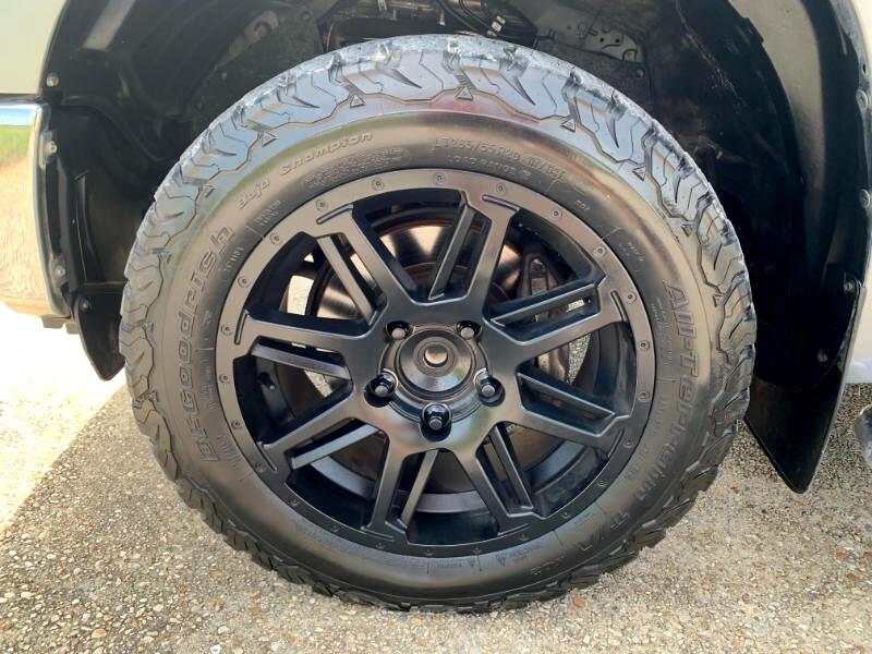 Toyota Tundra SR5 5.7L V8 FFV CrewMax 2WD 2017