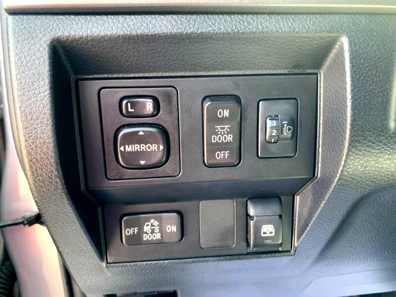 Toyota Tundra SR5 5.7L V8 FFV CrewMax 2WD 2017