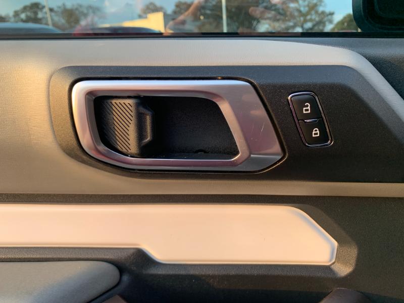 Ford Bronco Base 2-Door w/Advanced 2023