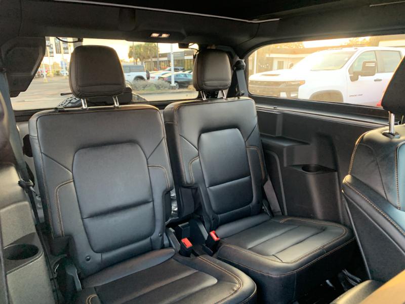 Ford Bronco Base 2-Door w/Advanced 2023