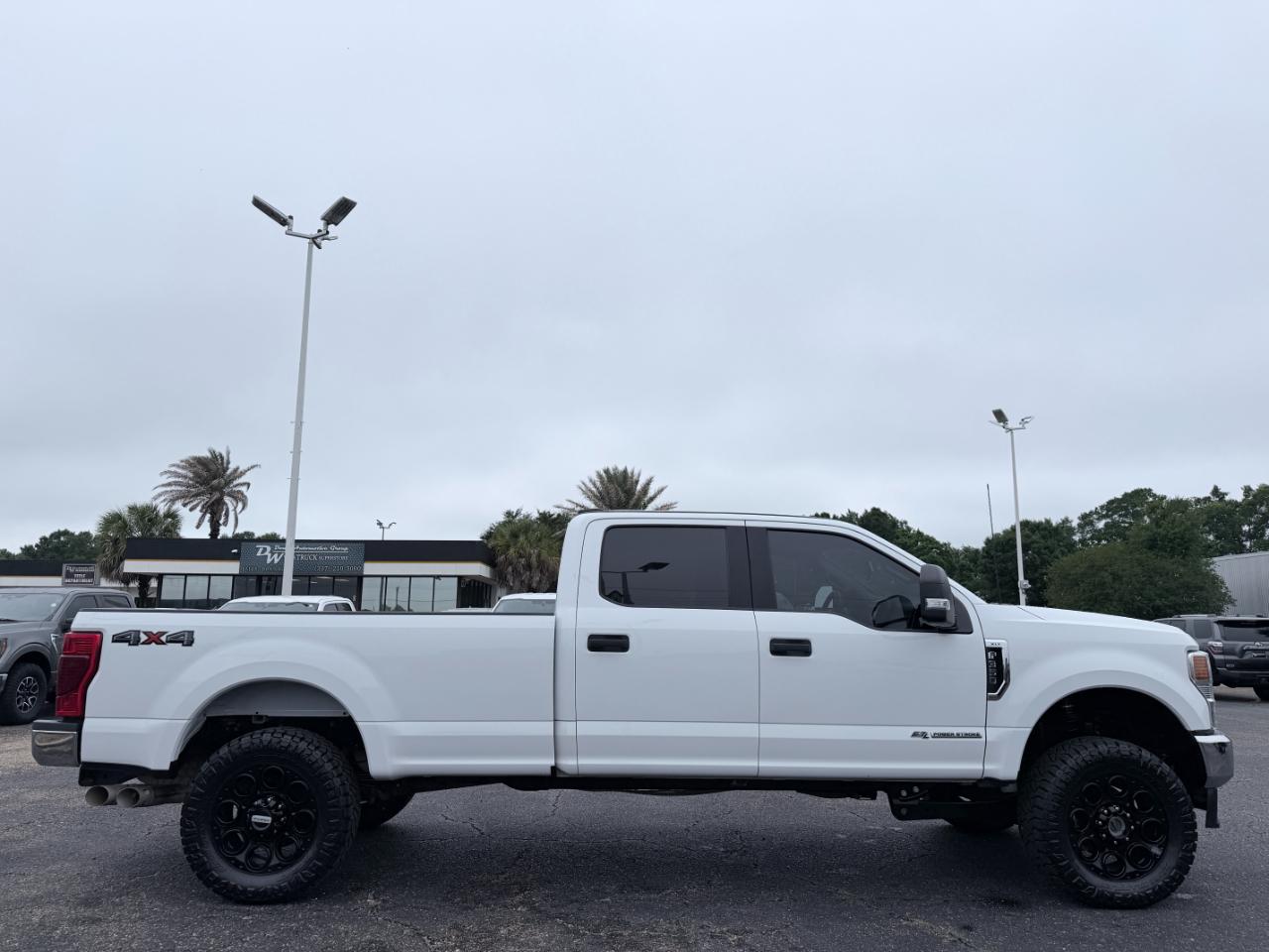 Ford F-350 SD XL 4WD Crew Cab 8' Box 2022