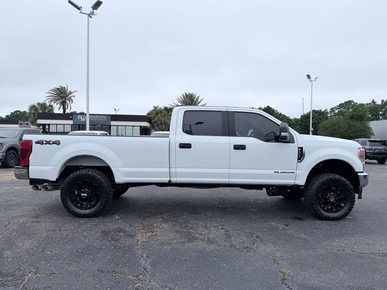 Ford F-350 SD XL 4WD Crew Cab 8' Box 2022