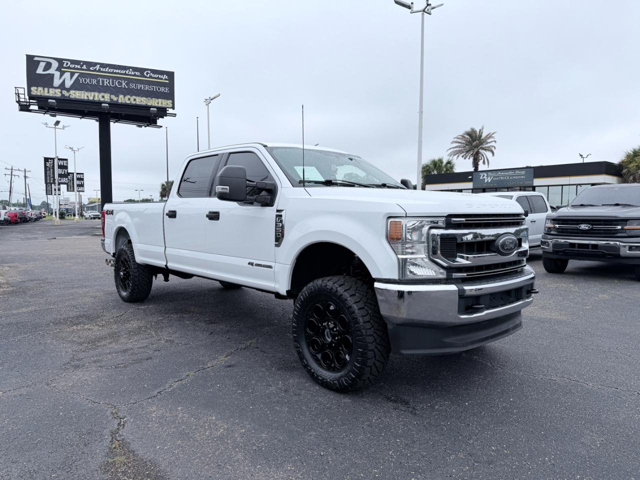 Ford F-350 SD XL 4WD Crew Cab 8' Box 2022