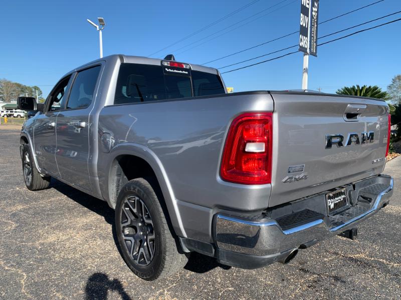 RAM 1500 Laramie Crew Cab SWB 4WD 2025