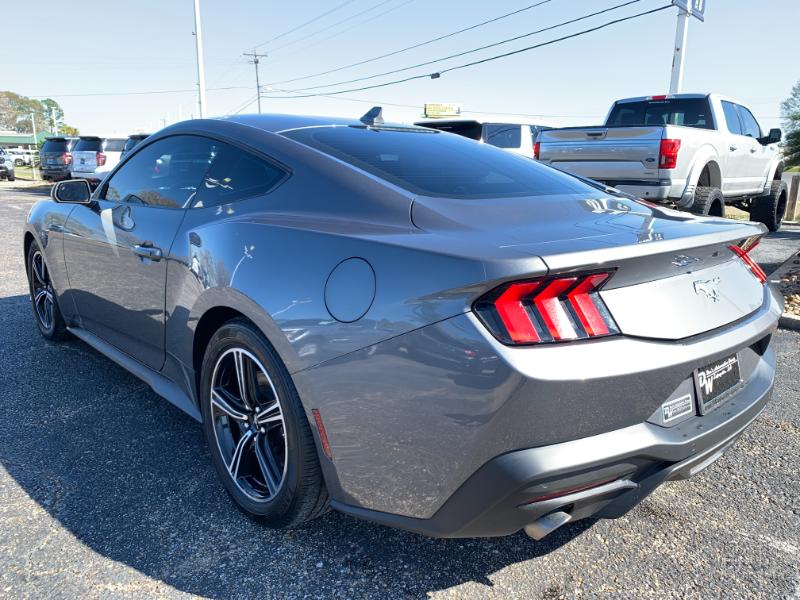 Ford Mustang EcoBoost Coupe 2024