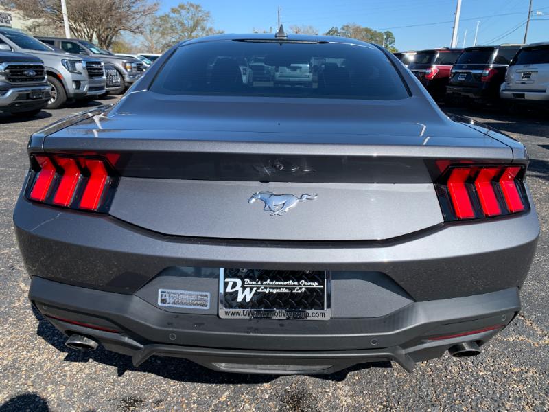 Ford Mustang EcoBoost Coupe 2024
