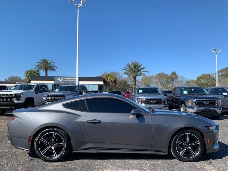 Ford Mustang EcoBoost Coupe 2024