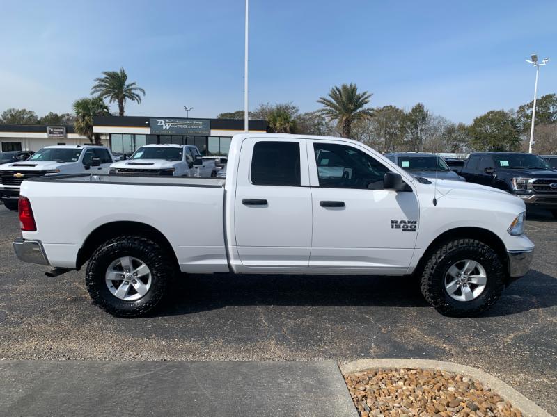 RAM 1500 SLT Quad Cab 4WD 2024