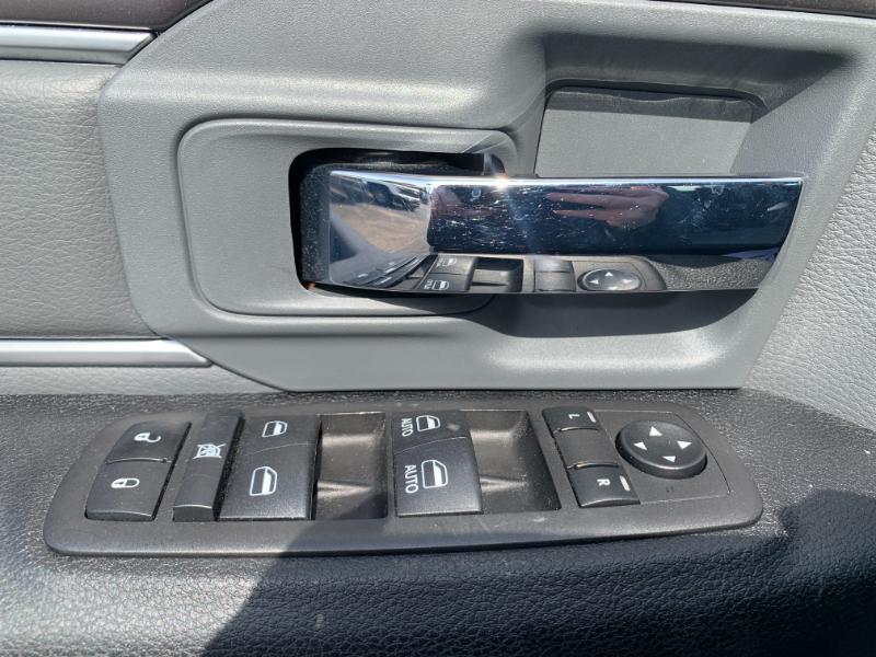 RAM 1500 SLT Quad Cab 4WD 2024