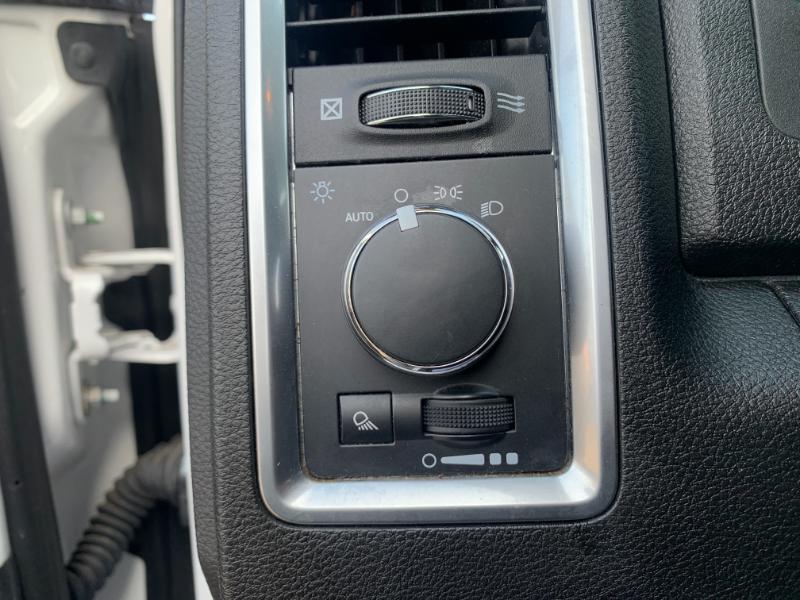 RAM 1500 SLT Quad Cab 4WD 2024