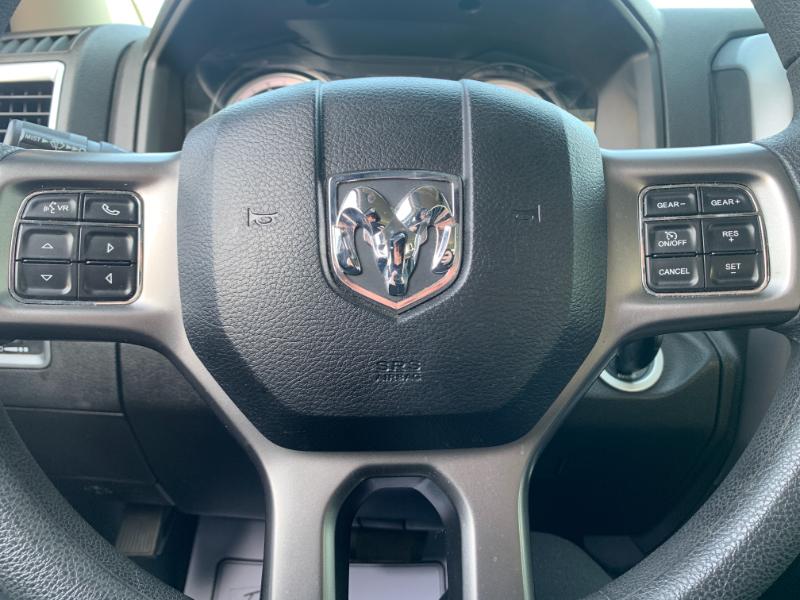 RAM 1500 SLT Quad Cab 4WD 2024