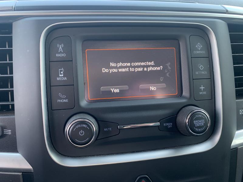 RAM 1500 SLT Quad Cab 4WD 2024