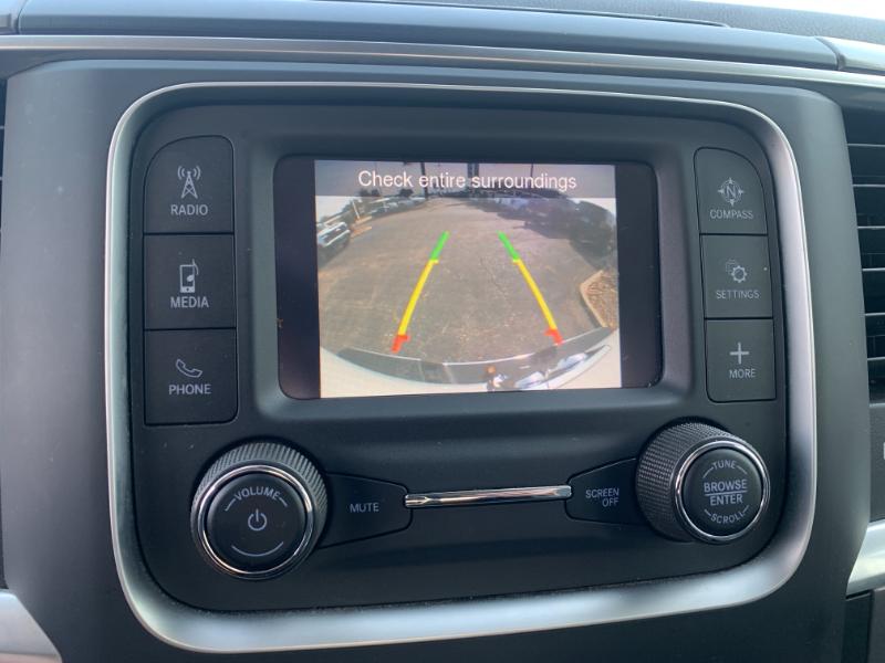 RAM 1500 SLT Quad Cab 4WD 2024