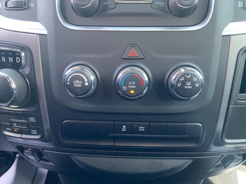 RAM 1500 SLT Quad Cab 4WD 2024