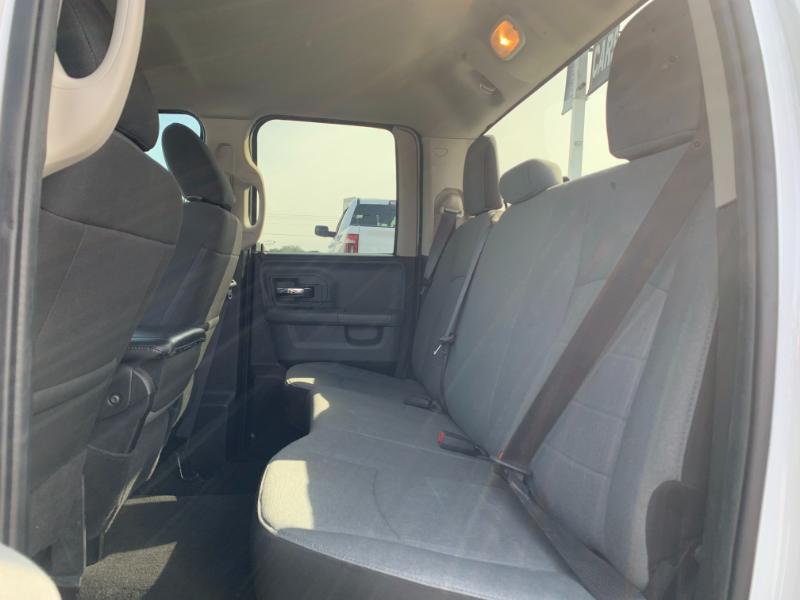 RAM 1500 SLT Quad Cab 4WD 2024