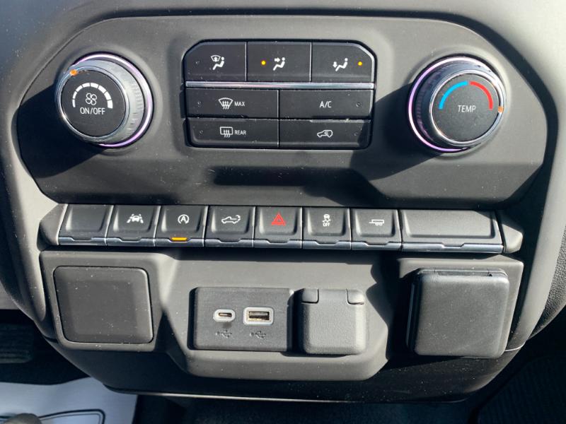 Chevrolet Silverado 1500 Custom Crew Cab 2WD 2023