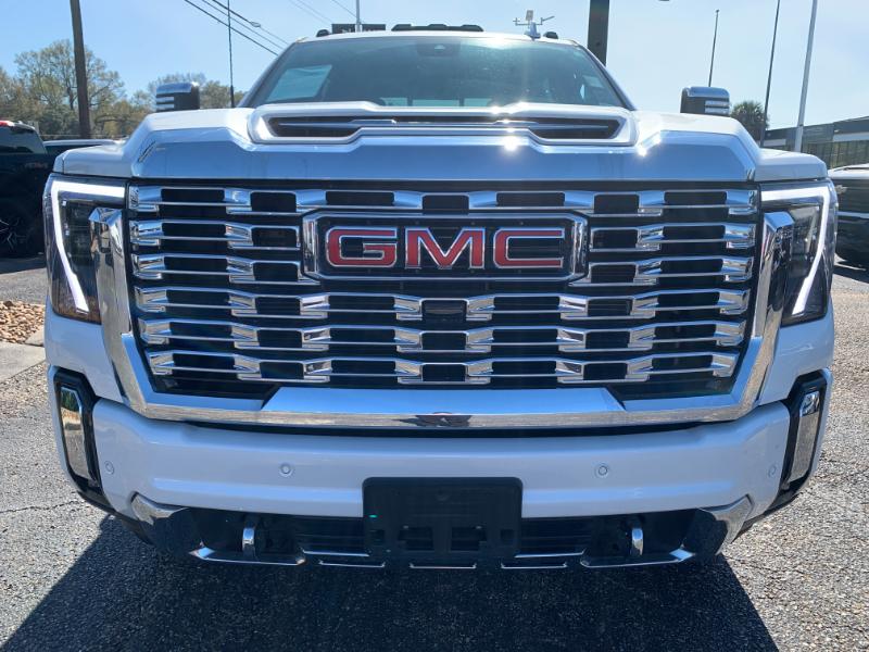 GMC Sierra 2500HD Denali Crew Cab 4WD SB 2024