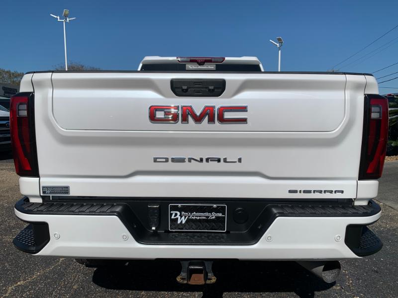 GMC Sierra 2500HD Denali Crew Cab 4WD SB 2024