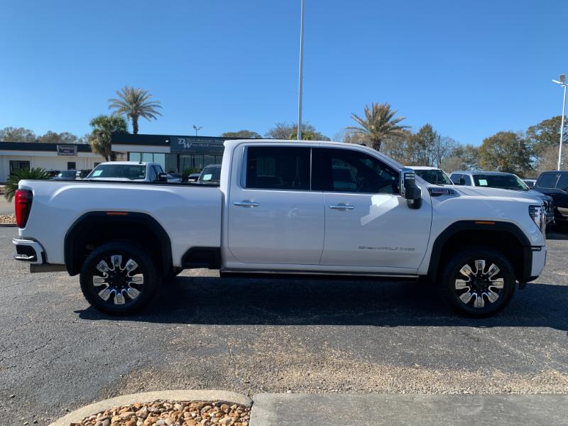 GMC Sierra 2500HD Denali Crew Cab 4WD SB 2024