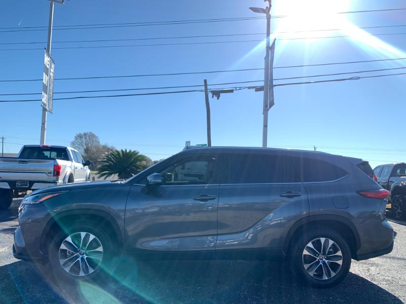 Toyota Highlander XLE FWD V6 2021