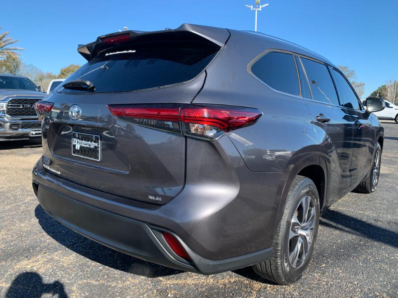 Toyota Highlander XLE FWD V6 2021