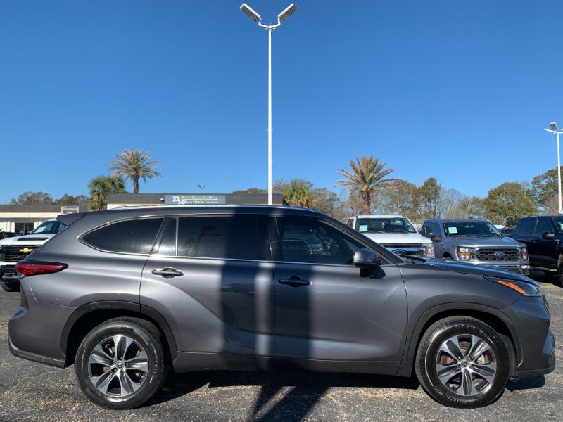Toyota Highlander XLE FWD V6 2021