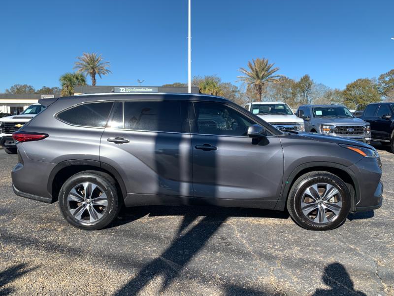 Toyota Highlander XLE FWD V6 2021