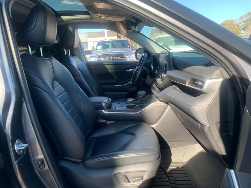 Toyota Highlander XLE FWD V6 2021