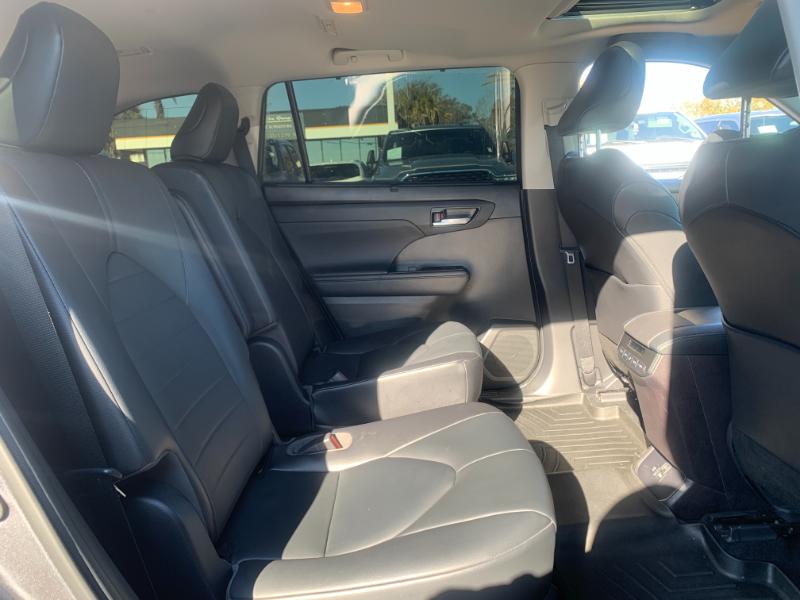 Toyota Highlander XLE FWD V6 2021