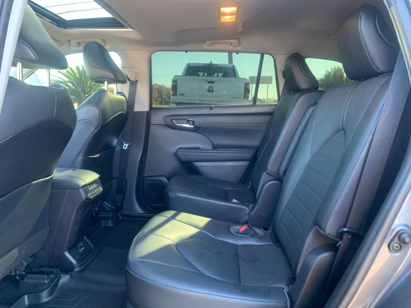 Toyota Highlander XLE FWD V6 2021