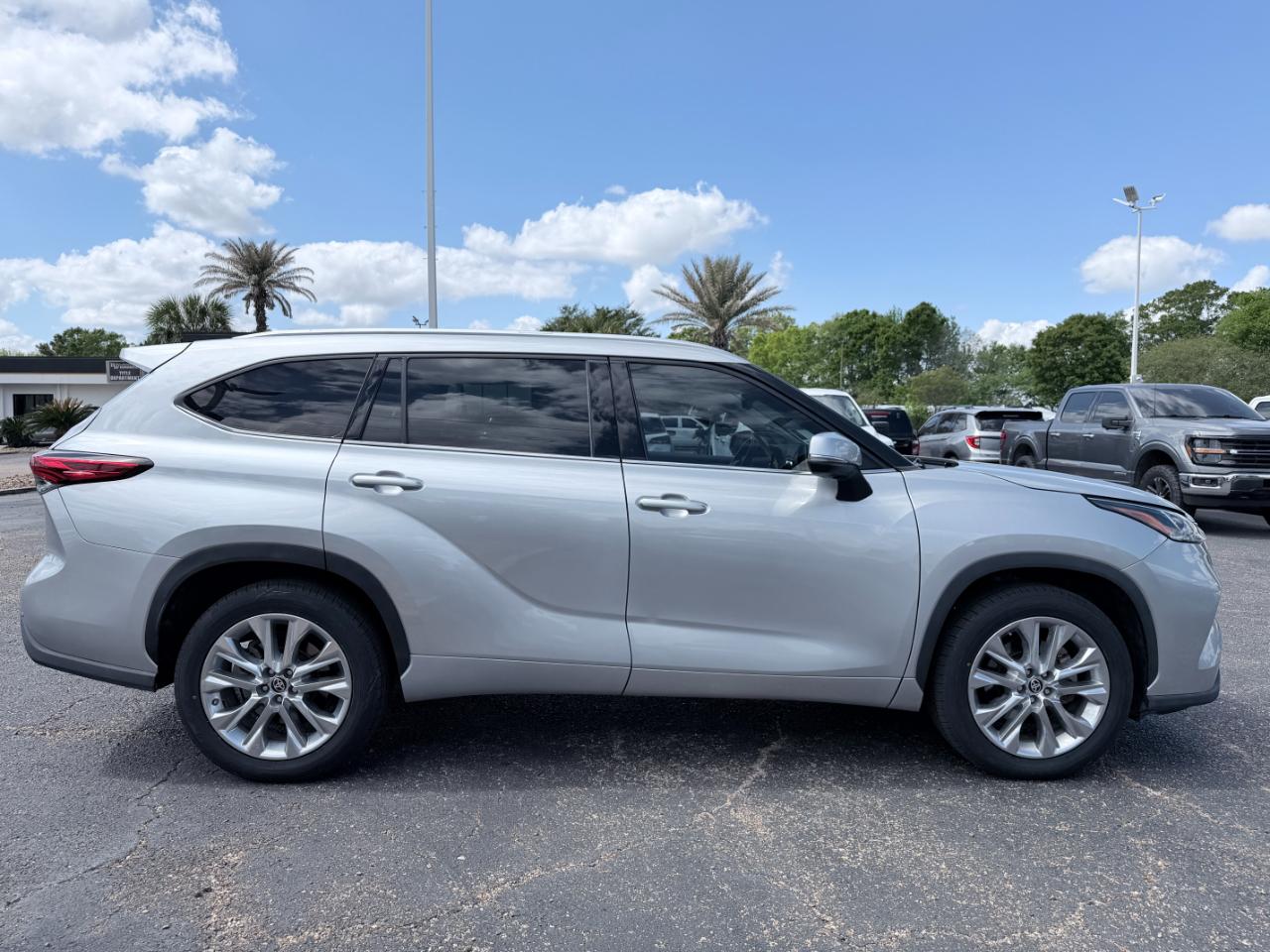 Toyota Highlander Hybrid  2022