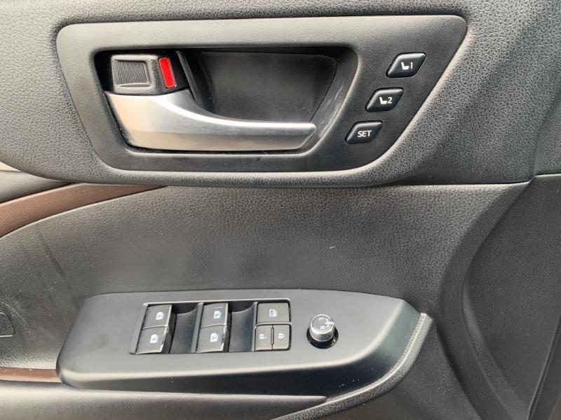 Toyota Highlander Limited FWD V6 2019