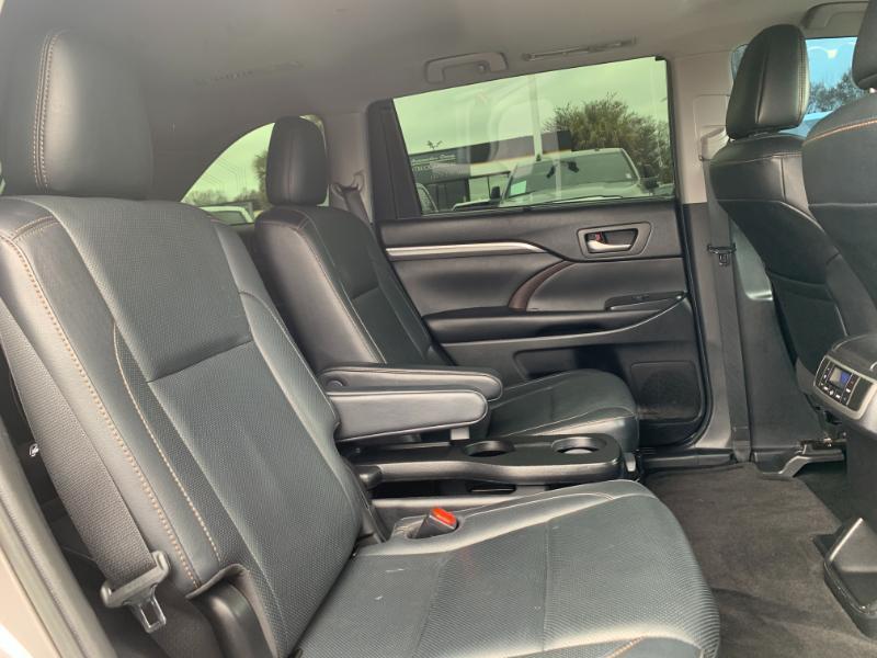 Toyota Highlander Limited FWD V6 2019