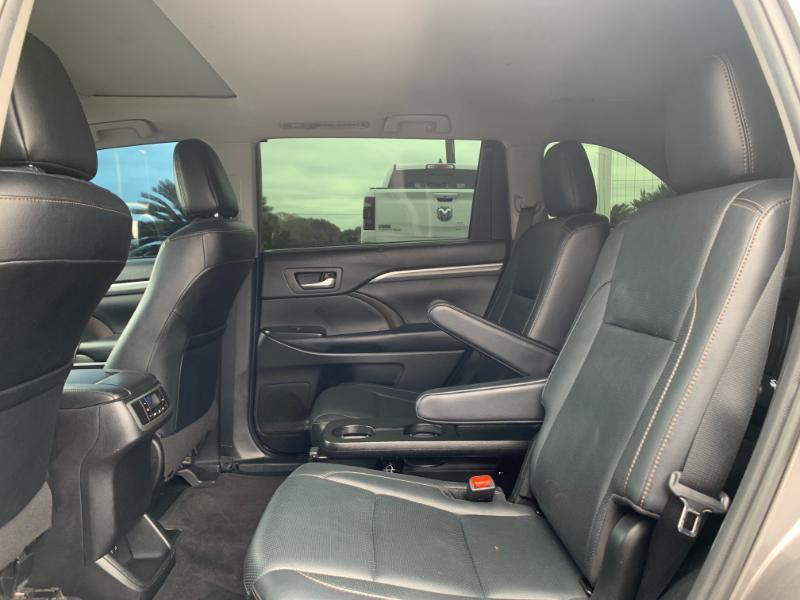 Toyota Highlander Limited FWD V6 2019