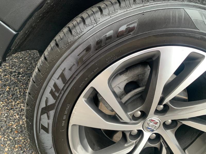 Buick Envision Essense 2023