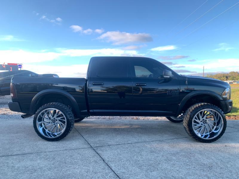 RAM 1500 Classic Tradesman Crew Cab SWB 2WD 2022