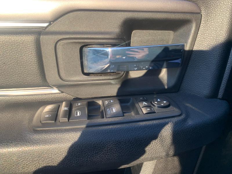 RAM 1500 Classic Tradesman Crew Cab SWB 2WD 2022