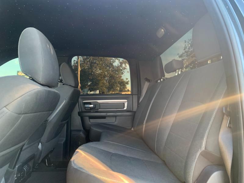 RAM 1500 Classic Tradesman Crew Cab SWB 2WD 2022