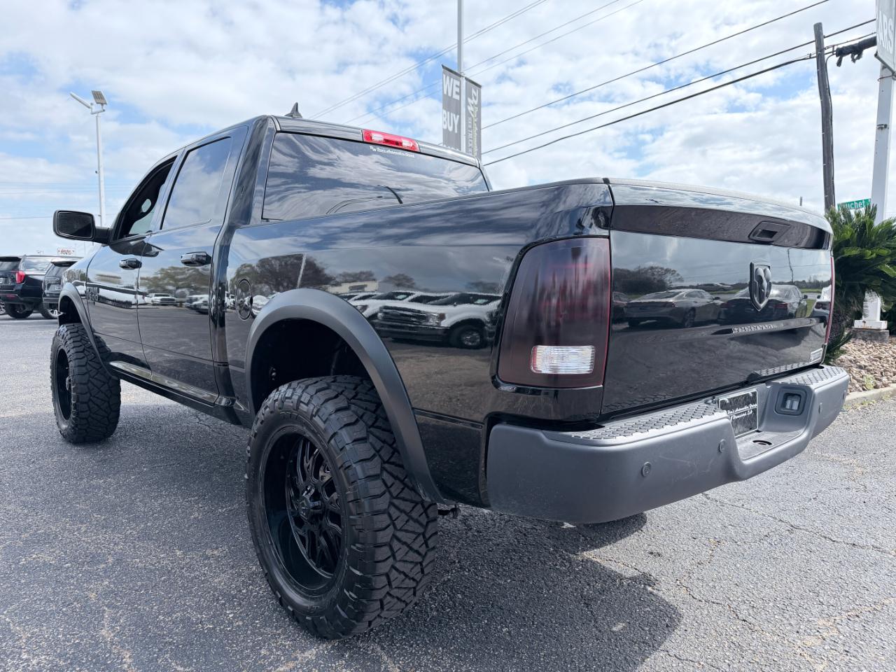 RAM 1500 Classic Warlock 4x2 Crew Cab 5'7" Box 2022