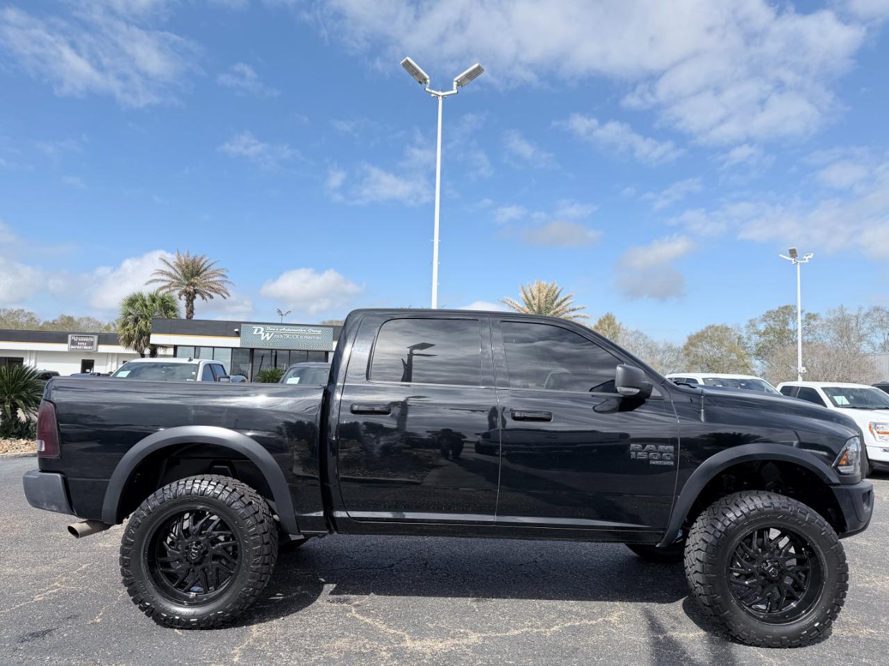 RAM 1500 Classic Warlock 4x2 Crew Cab 5'7" Box 2022