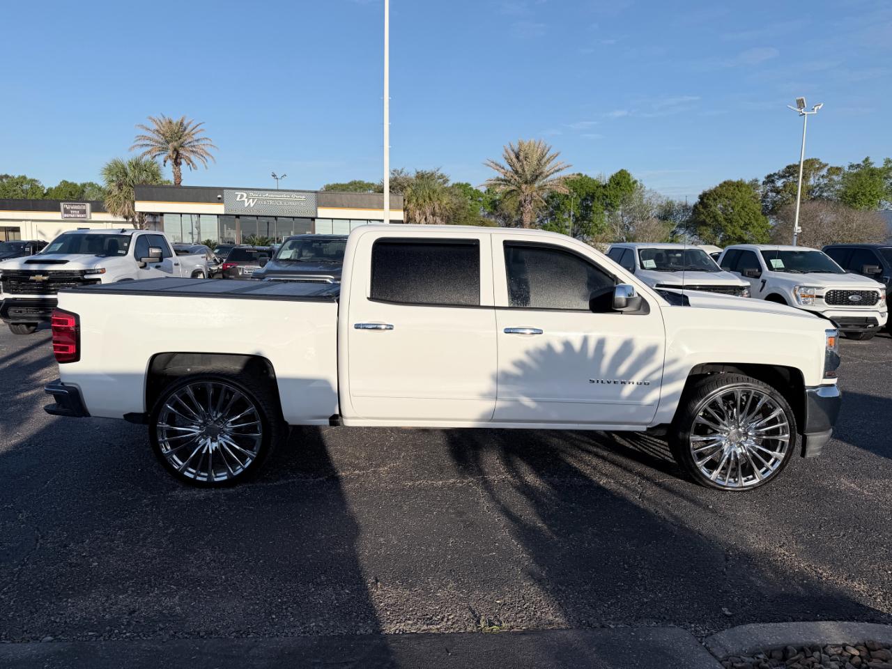 Chevrolet Silverado 1500 2WD Crew Cab 143.5" LT w/1LT 2017